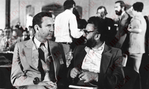 ابراهیم یزدی در کنار رمزی کلارک، دادستان اسبق امریکا
