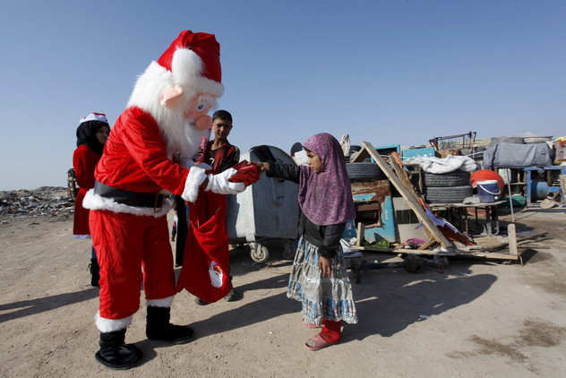 بابانوئل خود را به عراق رساند+ تصاویر