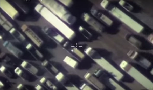 انهدام تانکرهای نفت داعش در مرز ترکیه بوسیله جنگنده‌های روسیه+ تصاویر