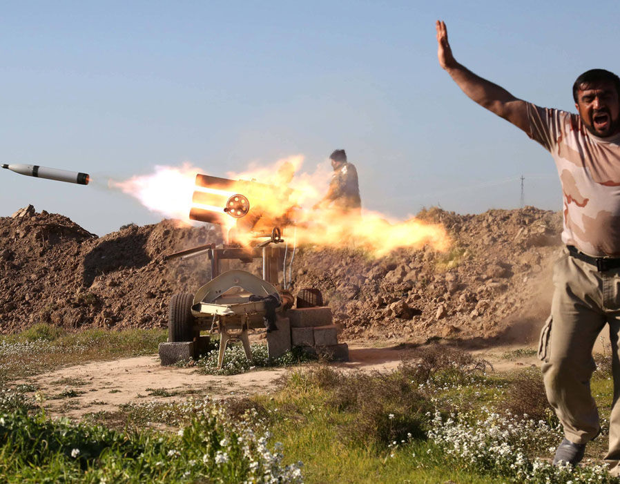 شورش علیه داعش در صف نانوایی/ آیا پایان داعش نزدیک است؟+ تصاویر