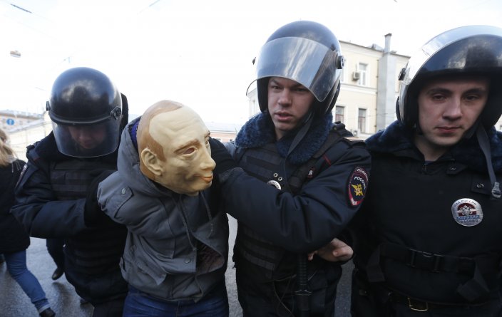 بازداشت پوتین به دست پلیس روسیه!+ عکس