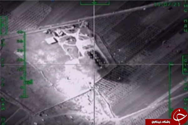 جنگنده ها اینگونه منابع مهمات داعش را منهدم کردند + فیلم