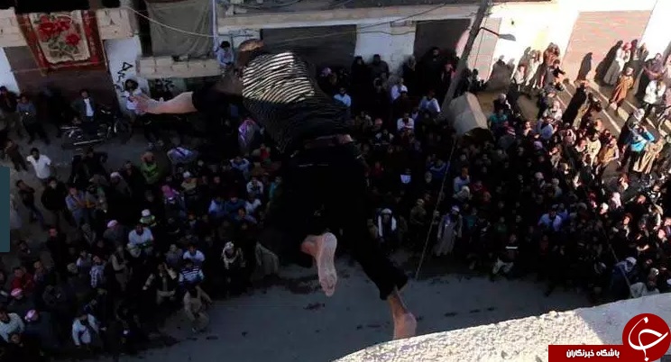 داعشی های فاسد یک مرد سوری را به طرز فجیعی اعدام کردند+ تصاویر(16+)