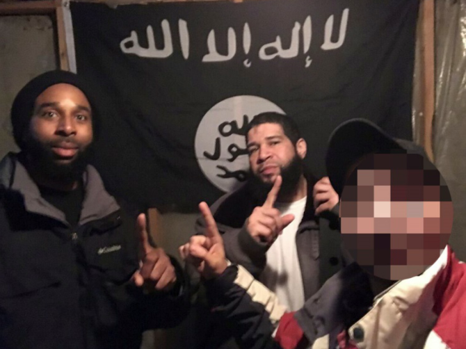بازداشت دو مرد در ایلینوی آمریکا/ مظنون: دوست داشتم پرچم داعش را بالای کاخ سفید ببینم