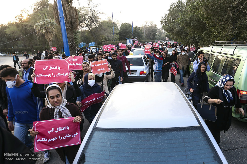 اعتراض مردم خوزستان به مشکلات روزهای اخیر (+عکس)