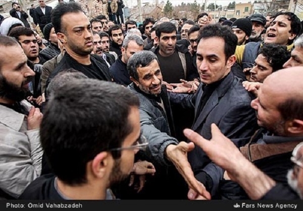 شایعه حضور احمدی‌نژاد در تشییع حبیب +عکس